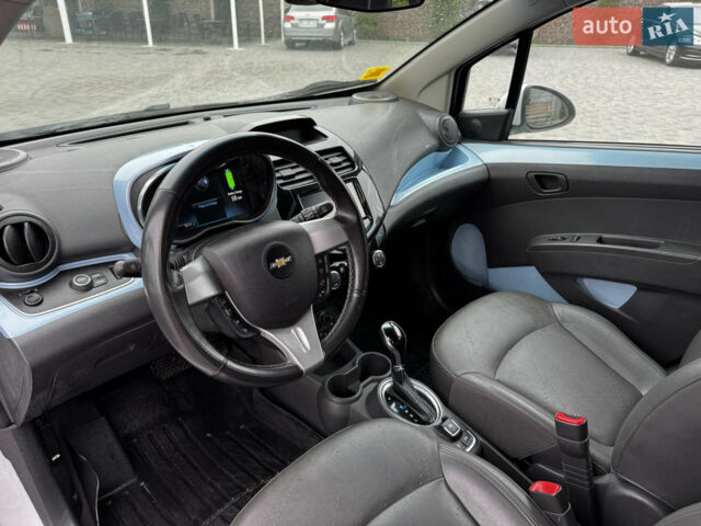 Белый Шевроле Spark EV, объемом двигателя 0 л и пробегом 70 тыс. км за 7700 $, фото 23 на Automoto.ua