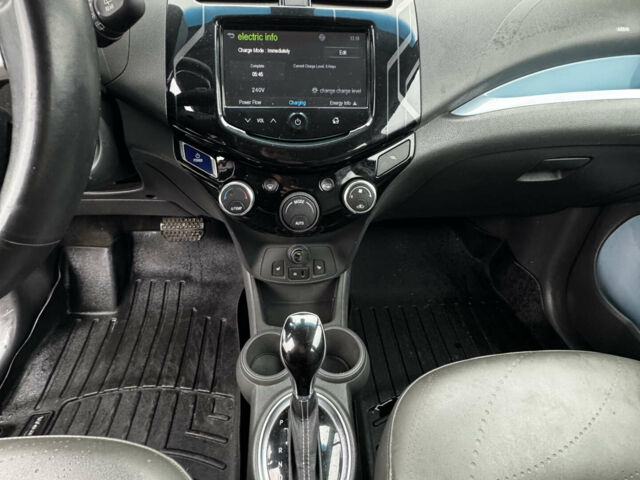 Белый Шевроле Spark EV, объемом двигателя 0 л и пробегом 70 тыс. км за 7700 $, фото 32 на Automoto.ua