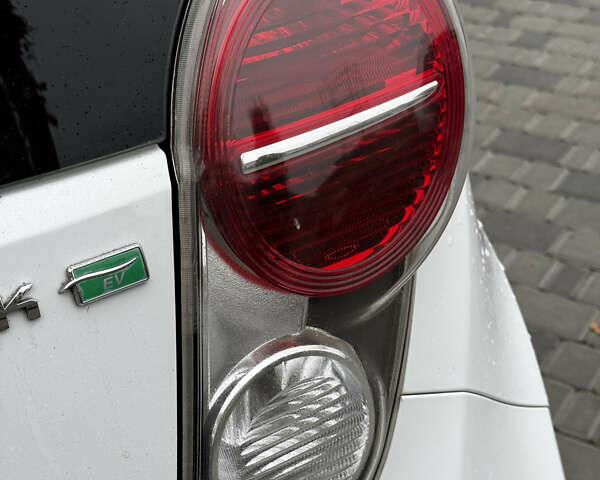 Белый Шевроле Spark EV, объемом двигателя 0 л и пробегом 70 тыс. км за 7500 $, фото 18 на Automoto.ua