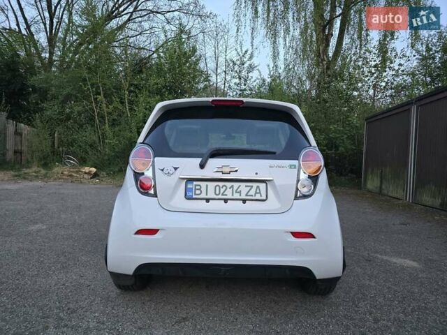 Белый Шевроле Spark EV, объемом двигателя 0 л и пробегом 82 тыс. км за 6500 $, фото 3 на Automoto.ua