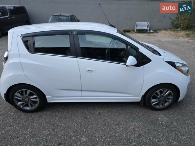 Белый Шевроле Spark EV, объемом двигателя 0 л и пробегом 82 тыс. км за 6500 $, фото 2 на Automoto.ua
