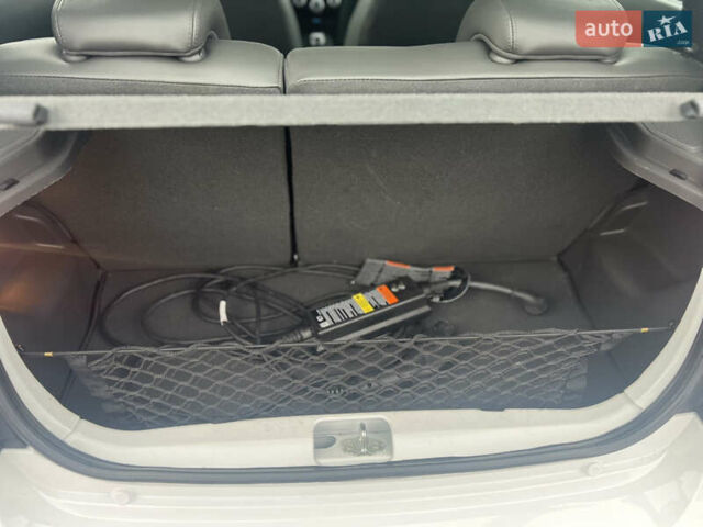 Белый Шевроле Spark EV, объемом двигателя 0 л и пробегом 83 тыс. км за 8500 $, фото 7 на Automoto.ua