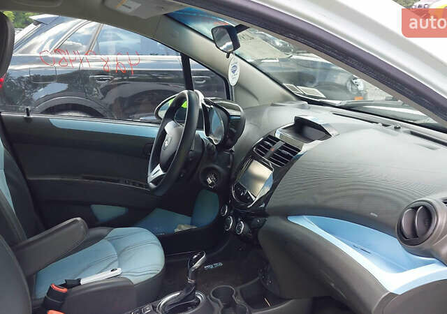 Білий Шевроле Spark EV, об'ємом двигуна 0 л та пробігом 93 тис. км за 4999 $, фото 4 на Automoto.ua