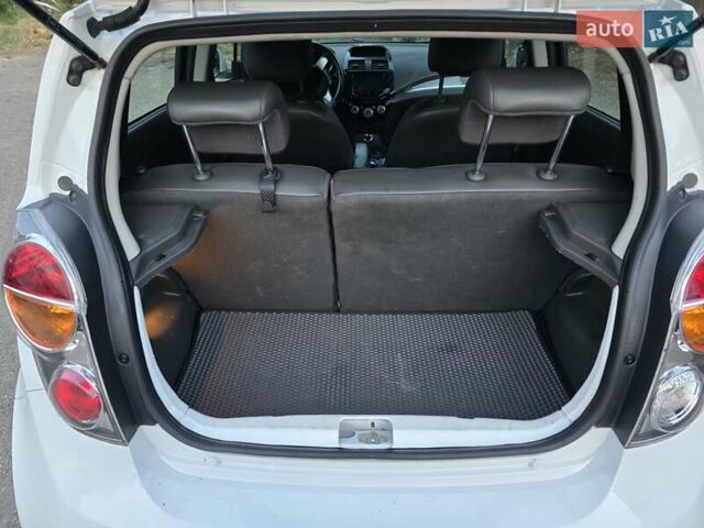 Белый Шевроле Spark EV, объемом двигателя 0 л и пробегом 82 тыс. км за 6500 $, фото 8 на Automoto.ua
