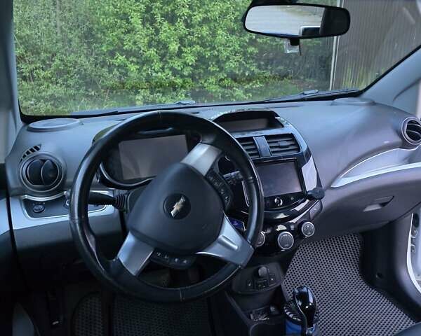 Белый Шевроле Spark EV, объемом двигателя 0 л и пробегом 82 тыс. км за 6500 $, фото 11 на Automoto.ua