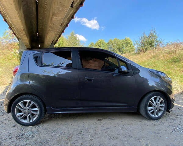 Сірий Шевроле Spark EV, об'ємом двигуна 0 л та пробігом 70 тис. км за 8500 $, фото 53 на Automoto.ua