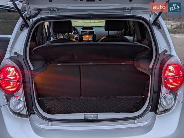 Серый Шевроле Spark EV, объемом двигателя 0 л и пробегом 77 тыс. км за 7300 $, фото 15 на Automoto.ua