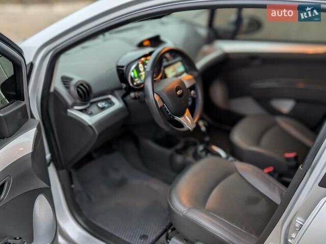 Серый Шевроле Spark EV, объемом двигателя 0 л и пробегом 77 тыс. км за 7300 $, фото 13 на Automoto.ua