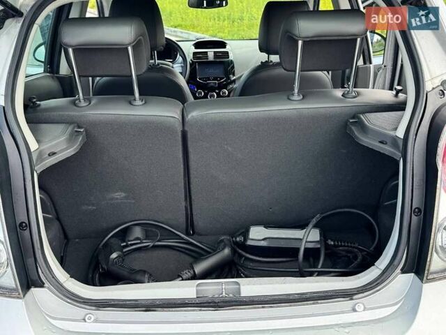 Сірий Шевроле Spark EV, об'ємом двигуна 0 л та пробігом 88 тис. км за 6300 $, фото 13 на Automoto.ua