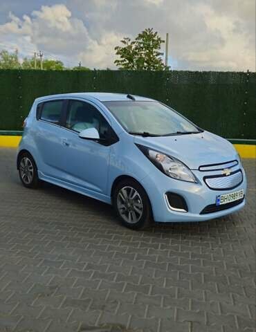 Синий Шевроле Spark EV, объемом двигателя 0 л и пробегом 44 тыс. км за 8300 $, фото 3 на Automoto.ua