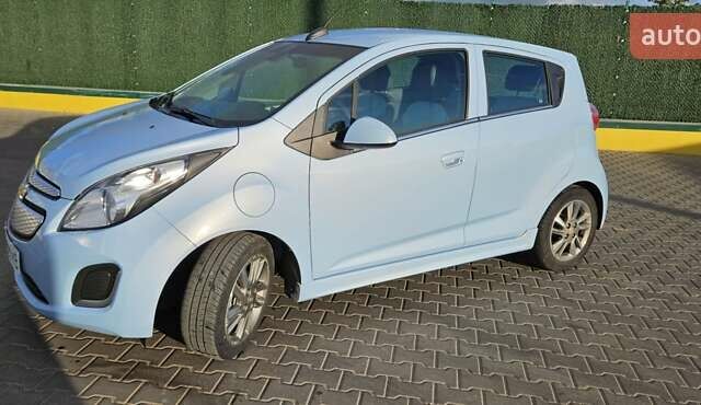 Синий Шевроле Spark EV, объемом двигателя 0 л и пробегом 44 тыс. км за 8300 $, фото 2 на Automoto.ua