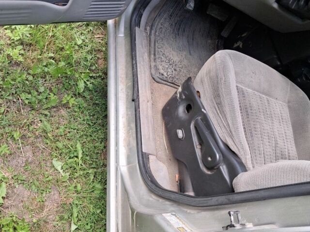 Коричневий Шевроле Venture, об'ємом двигуна 3 л та пробігом 350 тис. км за 1200 $, фото 5 на Automoto.ua