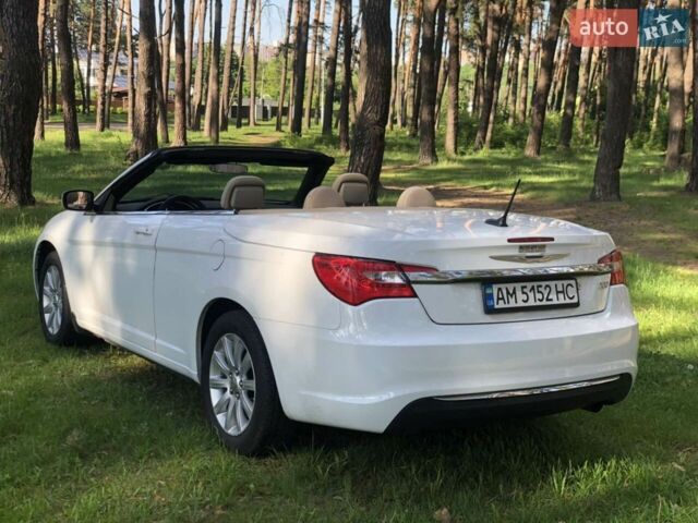 Білий Крайслер 200, об'ємом двигуна 2.4 л та пробігом 177 тис. км за 7800 $, фото 18 на Automoto.ua