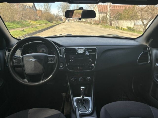 Белый Крайслер 200, объемом двигателя 2.4 л и пробегом 310 тыс. км за 5900 $, фото 18 на Automoto.ua