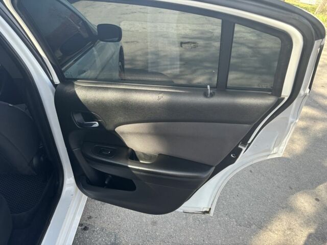 Белый Крайслер 200, объемом двигателя 2.4 л и пробегом 310 тыс. км за 5900 $, фото 12 на Automoto.ua