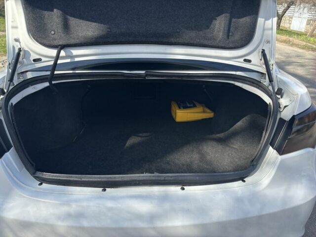 Белый Крайслер 200, объемом двигателя 2.4 л и пробегом 310 тыс. км за 5900 $, фото 17 на Automoto.ua