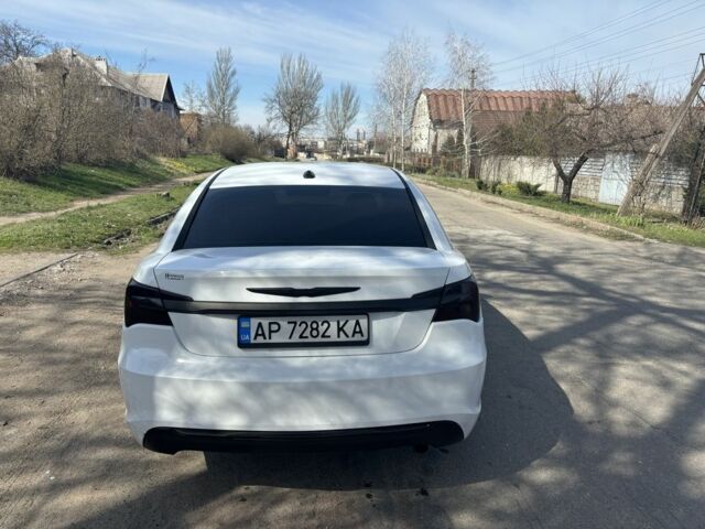 Белый Крайслер 200, объемом двигателя 2.4 л и пробегом 310 тыс. км за 5900 $, фото 7 на Automoto.ua