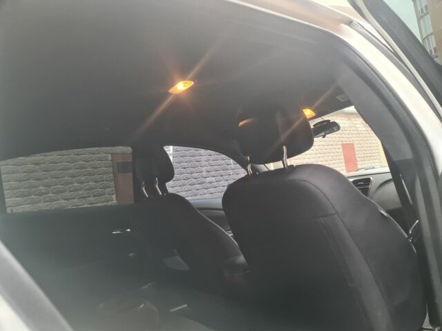 Білий Крайслер 200, об'ємом двигуна 2.4 л та пробігом 136 тис. км за 7898 $, фото 13 на Automoto.ua