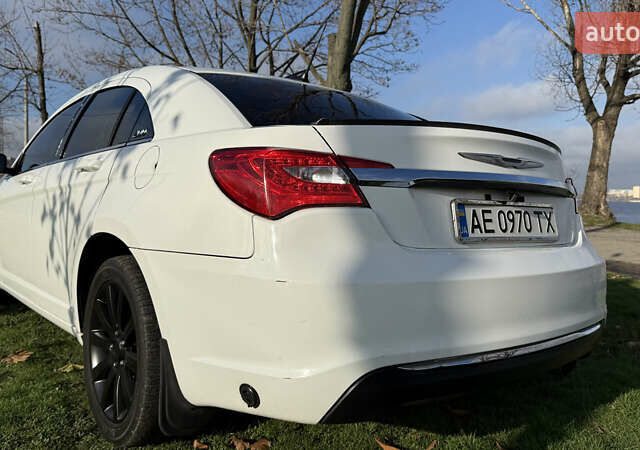 Белый Крайслер 200, объемом двигателя 2.36 л и пробегом 178 тыс. км за 6500 $, фото 40 на Automoto.ua