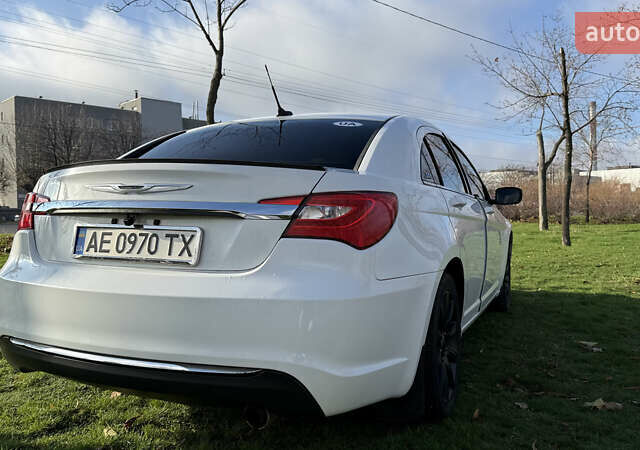 Белый Крайслер 200, объемом двигателя 2.36 л и пробегом 178 тыс. км за 6500 $, фото 37 на Automoto.ua