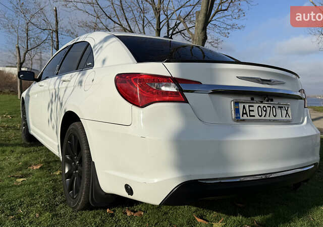 Белый Крайслер 200, объемом двигателя 2.36 л и пробегом 178 тыс. км за 6500 $, фото 41 на Automoto.ua