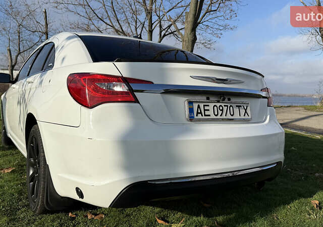 Белый Крайслер 200, объемом двигателя 2.36 л и пробегом 178 тыс. км за 6500 $, фото 39 на Automoto.ua