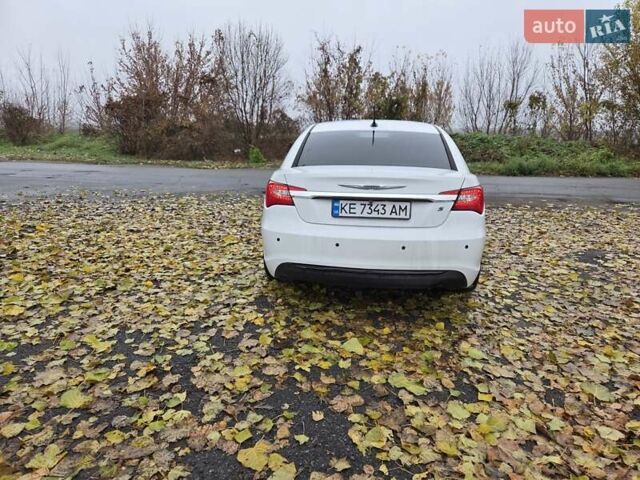 Белый Крайслер 200, объемом двигателя 2.36 л и пробегом 124 тыс. км за 9000 $, фото 6 на Automoto.ua