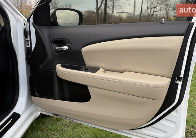 Белый Крайслер 200, объемом двигателя 2.36 л и пробегом 178 тыс. км за 6500 $, фото 28 на Automoto.ua