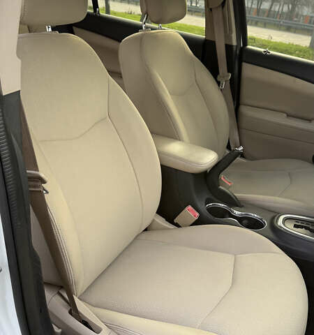 Белый Крайслер 200, объемом двигателя 2.36 л и пробегом 178 тыс. км за 6500 $, фото 21 на Automoto.ua