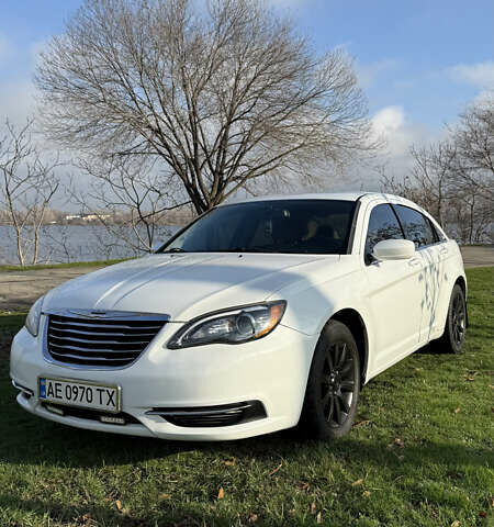 Белый Крайслер 200, объемом двигателя 2.36 л и пробегом 178 тыс. км за 6500 $, фото 13 на Automoto.ua