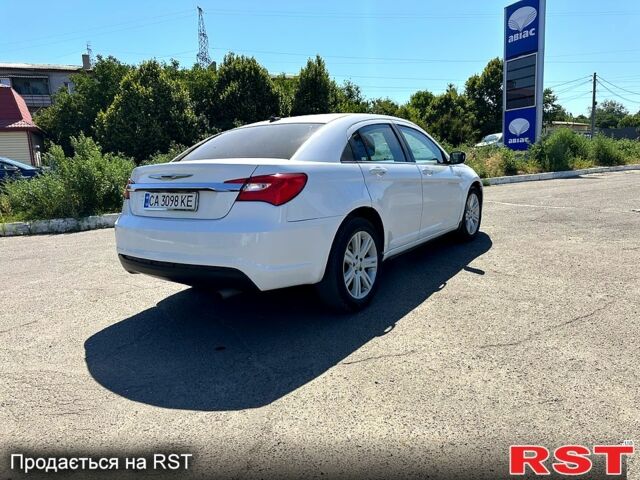 Білий Крайслер 200, об'ємом двигуна 2.4 л та пробігом 0 тис. км за 8000 $, фото 1 на Automoto.ua