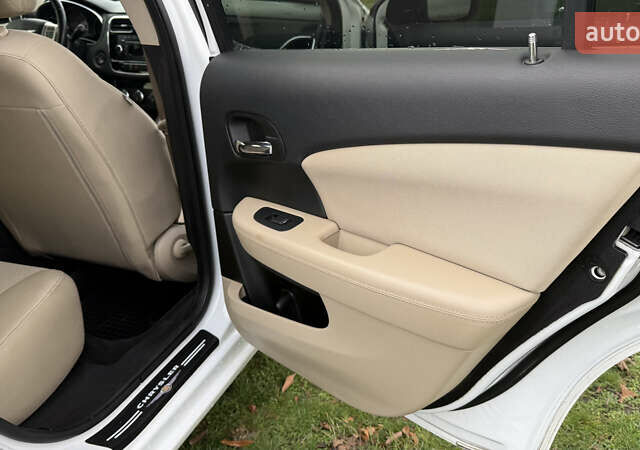 Белый Крайслер 200, объемом двигателя 2.36 л и пробегом 178 тыс. км за 6500 $, фото 31 на Automoto.ua