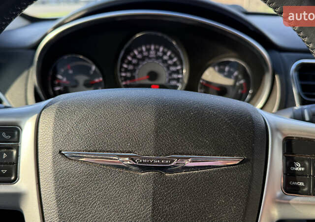 Белый Крайслер 200, объемом двигателя 2.36 л и пробегом 178 тыс. км за 6500 $, фото 45 на Automoto.ua