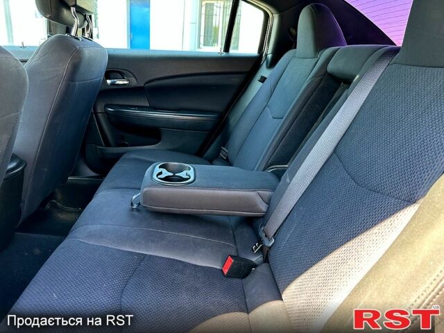 Білий Крайслер 200, об'ємом двигуна 2.4 л та пробігом 0 тис. км за 8000 $, фото 3 на Automoto.ua