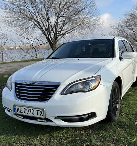 Белый Крайслер 200, объемом двигателя 2.36 л и пробегом 178 тыс. км за 6500 $, фото 10 на Automoto.ua