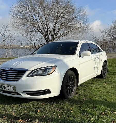 Белый Крайслер 200, объемом двигателя 2.36 л и пробегом 178 тыс. км за 6500 $, фото 12 на Automoto.ua