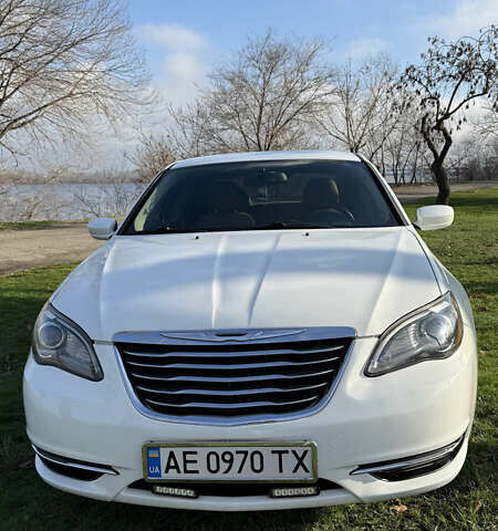 Белый Крайслер 200, объемом двигателя 2.36 л и пробегом 178 тыс. км за 6500 $, фото 14 на Automoto.ua