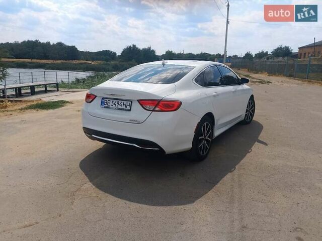 Белый Крайслер 200, объемом двигателя 2.36 л и пробегом 223 тыс. км за 10000 $, фото 7 на Automoto.ua