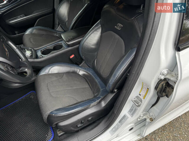 Белый Крайслер 200, объемом двигателя 2.36 л и пробегом 205 тыс. км за 8300 $, фото 10 на Automoto.ua