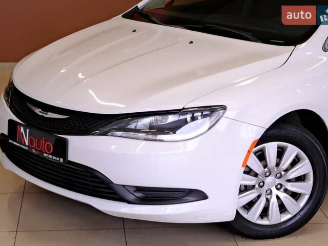 Белый Крайслер 200, объемом двигателя 2.4 л и пробегом 111 тыс. км за 8900 $, фото 10 на Automoto.ua