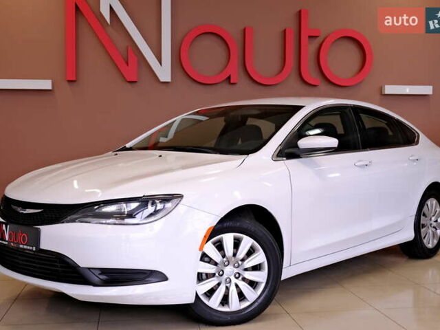 Белый Крайслер 200, объемом двигателя 2.4 л и пробегом 111 тыс. км за 8900 $, фото 9 на Automoto.ua