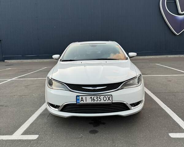 Белый Крайслер 200, объемом двигателя 3.6 л и пробегом 205 тыс. км за 12500 $, фото 1 на Automoto.ua