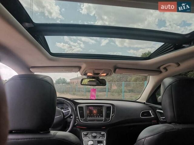 Белый Крайслер 200, объемом двигателя 2.36 л и пробегом 223 тыс. км за 10000 $, фото 13 на Automoto.ua