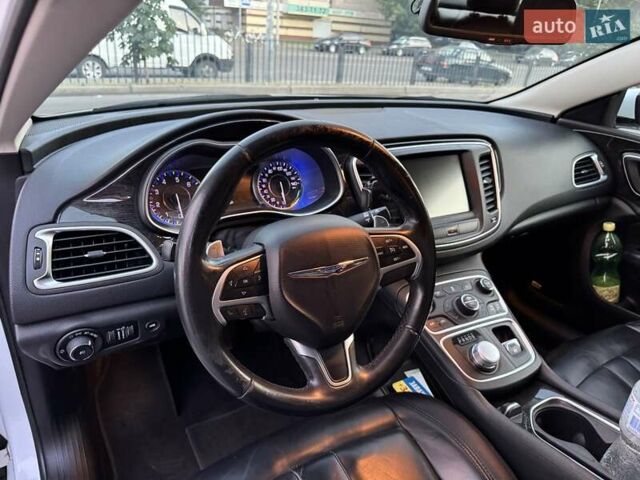 Белый Крайслер 200, объемом двигателя 3.6 л и пробегом 205 тыс. км за 12500 $, фото 33 на Automoto.ua