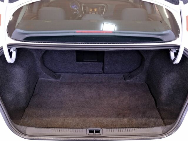 Белый Крайслер 200, объемом двигателя 2.4 л и пробегом 111 тыс. км за 8900 $, фото 8 на Automoto.ua