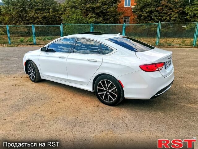 Белый Крайслер 200, объемом двигателя 2.4 л и пробегом 222 тыс. км за 9500 $, фото 4 на Automoto.ua