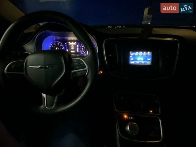 Белый Крайслер 200, объемом двигателя 2.4 л и пробегом 160 тыс. км за 10624 $, фото 3 на Automoto.ua