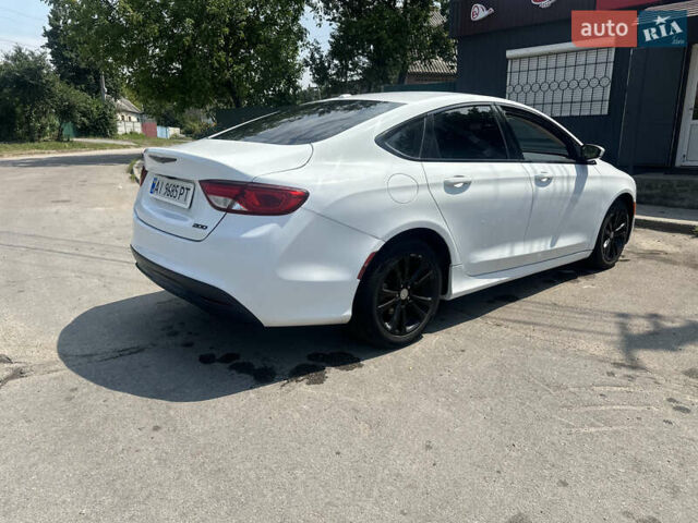 Белый Крайслер 200, объемом двигателя 2.4 л и пробегом 380 тыс. км за 9600 $, фото 2 на Automoto.ua