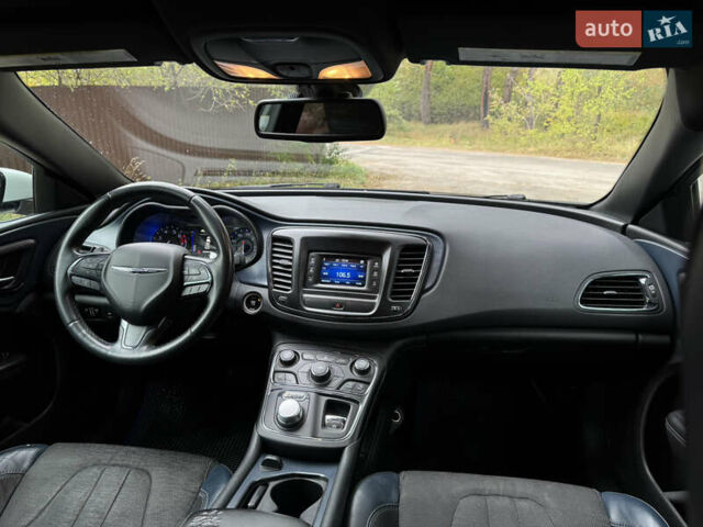 Белый Крайслер 200, объемом двигателя 2.36 л и пробегом 205 тыс. км за 8300 $, фото 19 на Automoto.ua