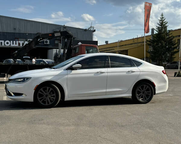 Білий Крайслер 200, об'ємом двигуна 2.36 л та пробігом 199 тис. км за 7700 $, фото 10 на Automoto.ua